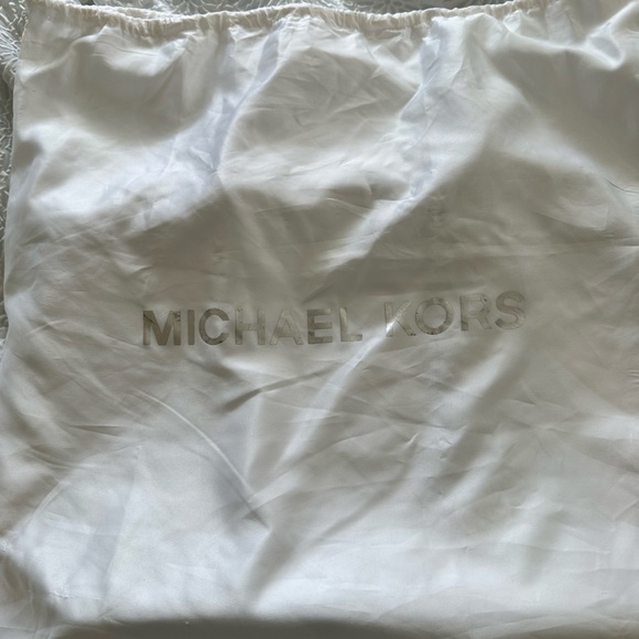 Michael Kors Jet Set Travel Tote - Picture 14 of 14